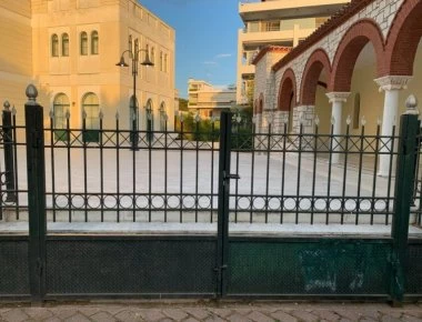 Βριλήσσια: 11χρονος καρφώθηκε στα κάγκελα εκκλησίας (φωτο)